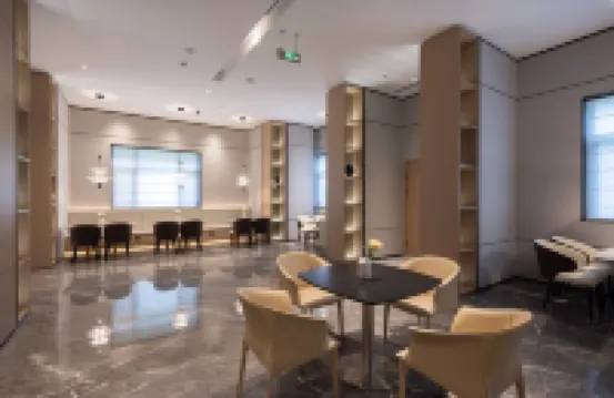 Jinyi  Hotel (Baotou East Railway Station )