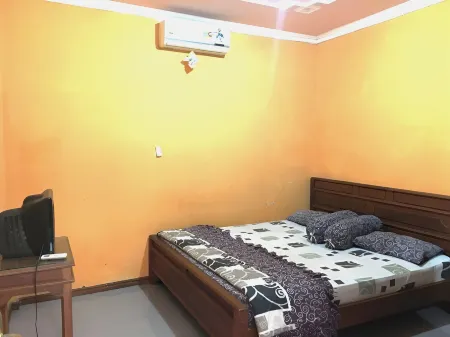 Hotel Alami near Alun-Alun Klaten Отели в г. Клатен