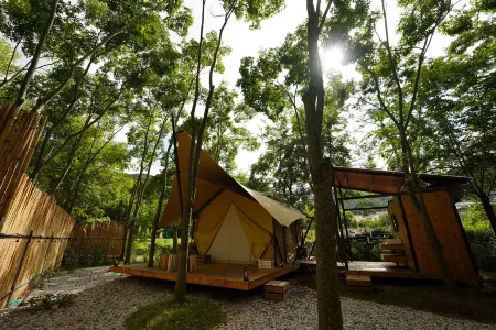 Qiege (Wuliangshan) Wild Luxury Campsite Отели рядом с достопримечательностью «Nanjian Tulin»