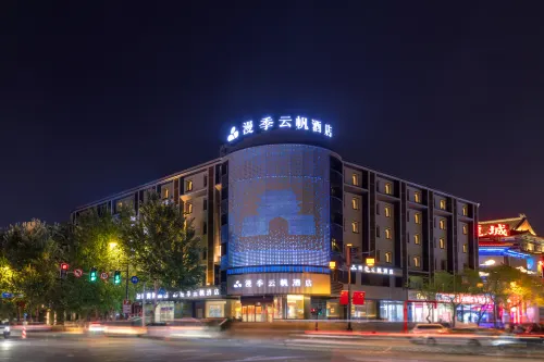 Romantic Season Hotel (Shenyang Middle Street Imperial Palace and Commander Zhang's Mansion)