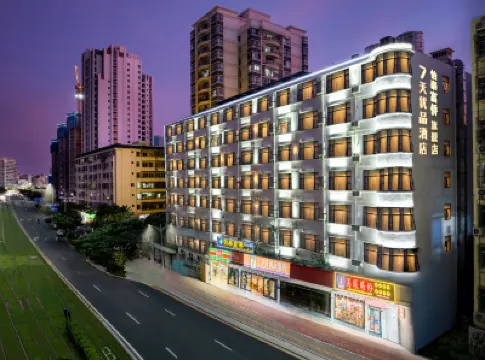 7 プレミアムホテル（三亜湾海月広場外貿路飲食街） 医薬広場周辺のホテル