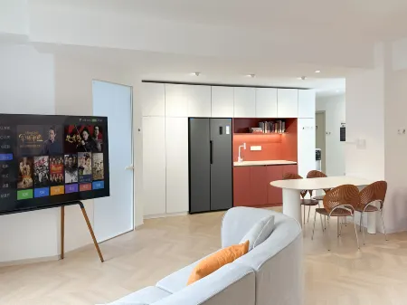 Cheng Construction House PINK Girls Youth Hostel