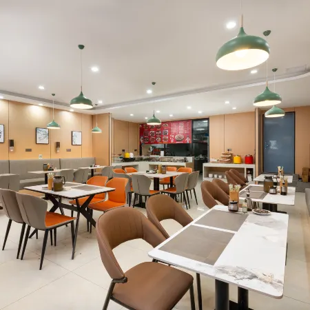 Pero Hotel (Alar Fifth Regiment Sand Town Pedestrian Street Store)