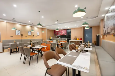 Pero Hotel (Alar Fifth Regiment Sand Town Pedestrian Street Store)