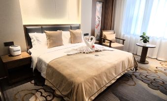 Golden Lun Hotel