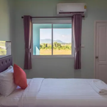 Anatasia Apartment Phuket Отели рядом с достопримечательностью «Ват Си Сунтхон»