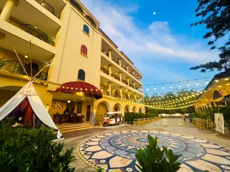 La Reina Maroc Отели рядом с достопримечательностью «Wat Kaeng Klang Dong»