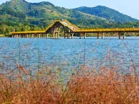 Yasfeir Hotel (Wuzhou South High-speed Railway Station, Canghai Lake, Fozidian Branch) - Airport Shuttle