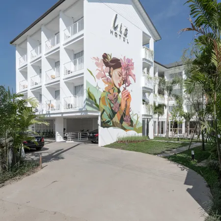 Lis Hotel Chiangmai Отели рядом с достопримечательностью «Храм Ват Шри Супхан»
