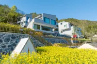 Ruo Yin. Home Stay Hotels near Qiannian Renli