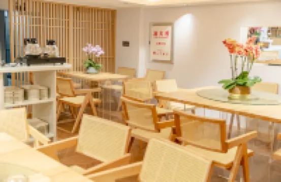 โรงแรมเกาหยี่ ลูซาน (สาขา ซูเต้า รุ่ยฉิน เลคไซด์)