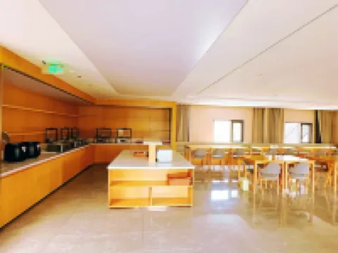 Four Seasons Hotel Hoteles en Condado de Lingbi