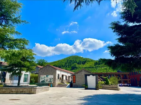 Hongqi Canal Research and Growth Camp Shanshui Residence Отели рядом с достопримечательностью «Wangxiangyan»