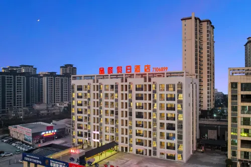 Lichuan Pinyi Holiday Inn (Railway Station Store)