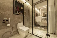 THE  YES  Hotel