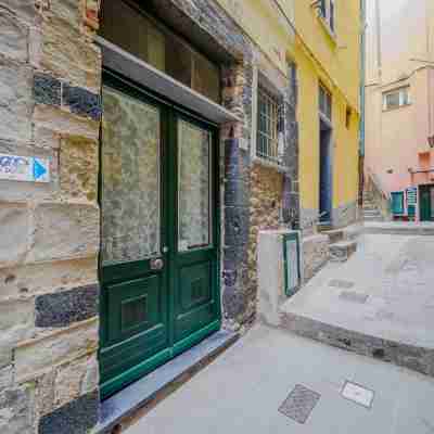Petrella's Point Studio with AC Hotel Exterior