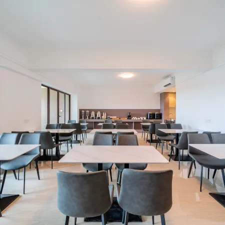 Hailingshan Whale Smart Hotel