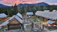 Mountain Clouds Remain - Cloudwild Luxury Glamping Homestay Отели рядом с достопримечательностью «Студия рыбы»