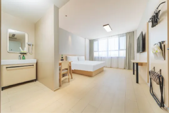 Hi Inn (Yining Railway Station)