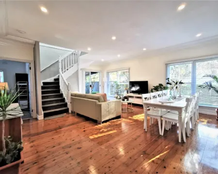 Sydney Meets Miranda, Comfy 4 Bedroom home,7 beds Hotels in Miranda