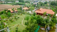 Le Palmier Long An Boutique Resort Các khách sạn gần Vườn lan Trọng Nghĩa