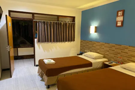 Hotel Lestari Отели в г. Kaliwates