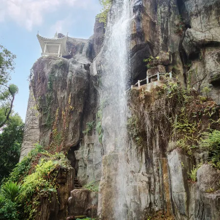 LN Garden Hotel Guangzhou Отели рядом с достопримечательностью «Торговый центр La Perle»