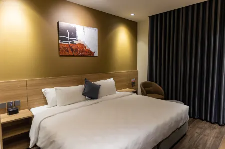 CHU GIA HOTEL Отели в г. Монгкай