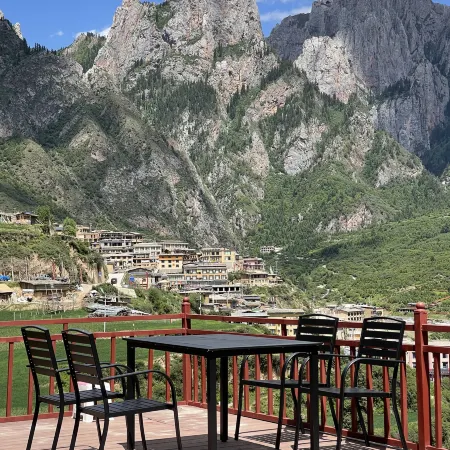 Dadi Zhishang Scenic View Guesthouse (Zhagana Scenic Area · Runwugou Branch)