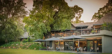 Anantara Stanley & Livingstone Victoria Falls Hotel Отели в г. Хуэндж