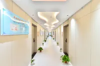Qianfeng Grand Hotel Hotels in Hezhang