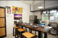 Knocknock70s Home Courtyard Garden, Jonker Parking Hotels in 