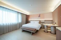 Orange Hotel (Kaifeng Millennium City Park Yingbin Gate) - balcony