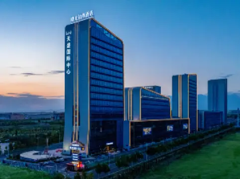 曙光鉑尊酒店（霍爾果斯國門景區店）