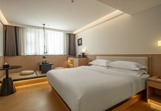 Gong Hotel의 편안한 침대와 침구류