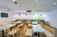YiJu Hotel (Kaiyuan Jiefang Road) - parking