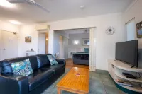 Noosa River Sandy Shores Hotels in Tewantin