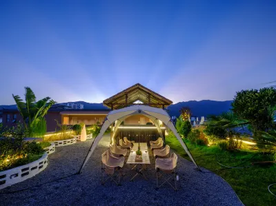 Yunshanli • Baisha Yi | Sky Coffee Bar Snow Mountain Scenic Luxury Vacation Boutique Stay 백사고진(바이사구전) 주변 호텔