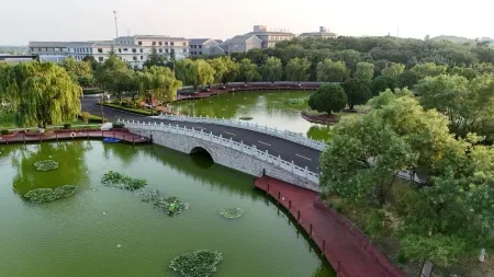 Home2 Suites By Hilton Tai’an DongPing Lake Отели рядом с достопримечательностью «Baifoshan Sceneic Area»