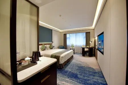 Howard Johnson Tianyi Hotel Guizhou (Guiyang North Railway Station Qianlingshan Park) Отели рядом с достопримечательностью «Qianling Mountain Zoo»