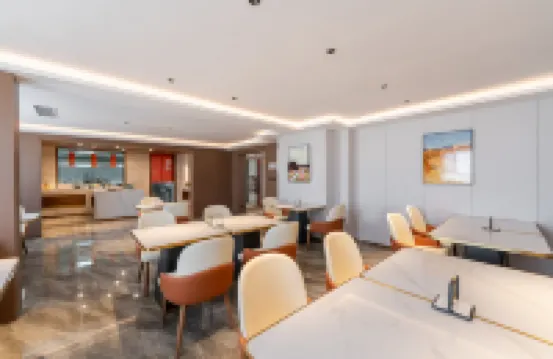 Jifeng International Hotel (Qiemu City Branch)