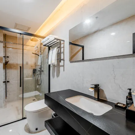 Longchuan Yibao Hotel