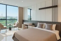 Green Penisula Hotel Hotels near Vòng xoay Nguyễn Văn Cừ