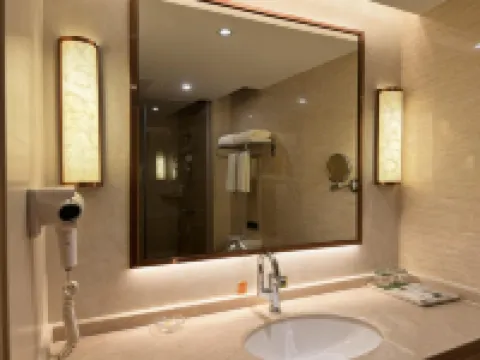 Vienna International Hotel (Guangzhou South Railway Station Sanshan) Hotels near San Mountain Forest Park