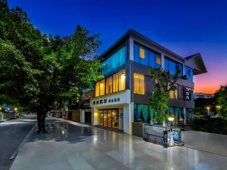 Shiguang Gusethouse Отели рядом с достопримечательностью «Sichuan Applied Technical College»