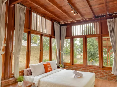 Arovala Villa Отели рядом с достопримечательностью «Farmhouse Susu Lembang»