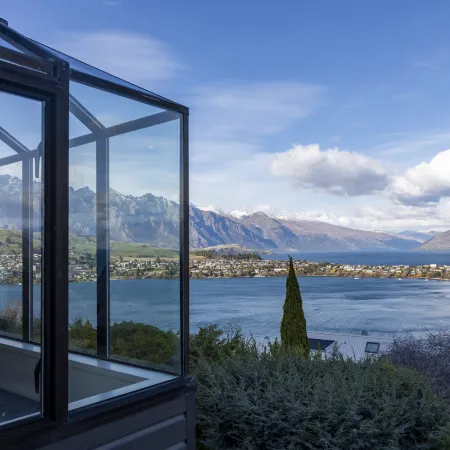 QT Paradise: Panoramic Views & Elegant Comfort