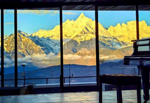 메이리 관윈 반샨 호텔 전경