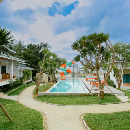 Rock & Lune Boutique Villas