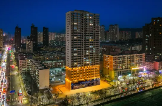 Lavande Hotel (Lanzhou Center High-speed Railway  West Railway Station) Hotels near Lanzhou Polar Ocean World